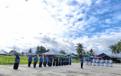 Pelaksanaan Apel Hari Kesadaran Nasional Dirangkaikan dengan Serah Terima Kepala Tata Usaha MAN 2 Banggai